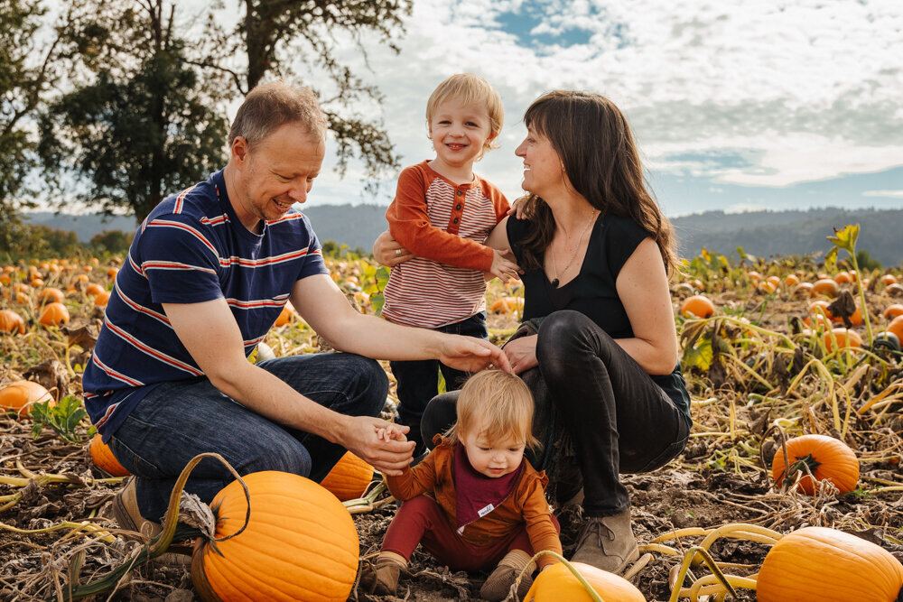 Portland-Oregon-Pumpkin-Patch-Sauvie-Island-Mini-Session-MLP-01
