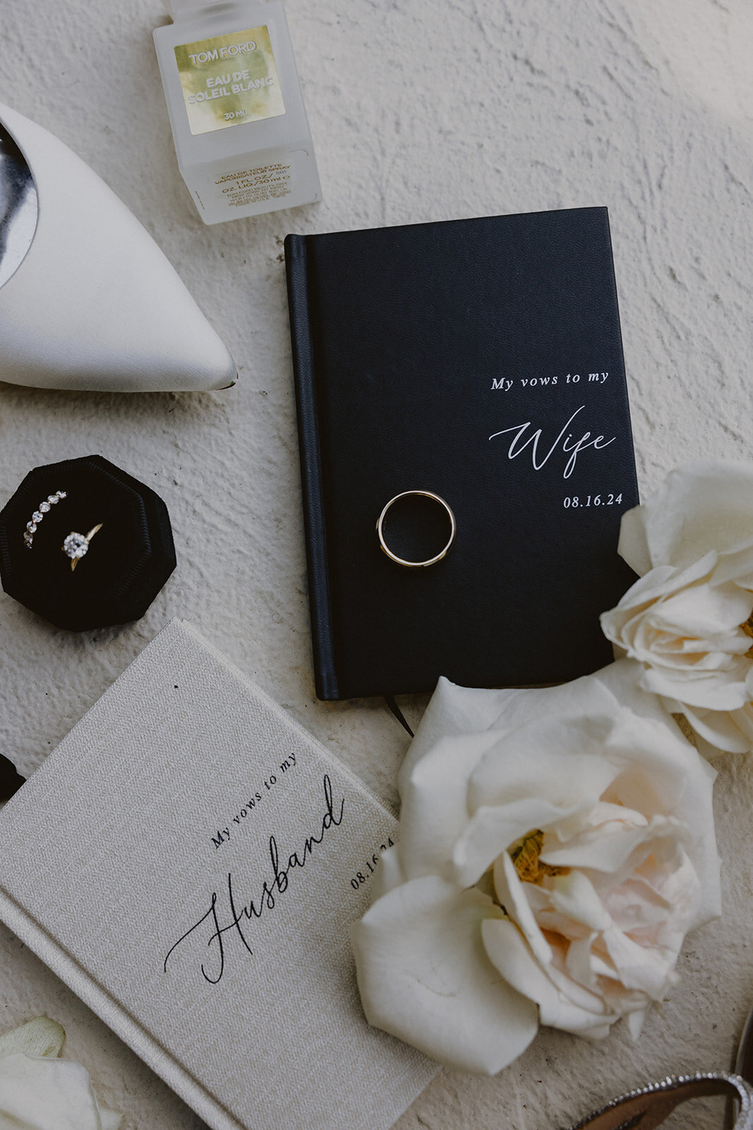 Vow booklets and rings