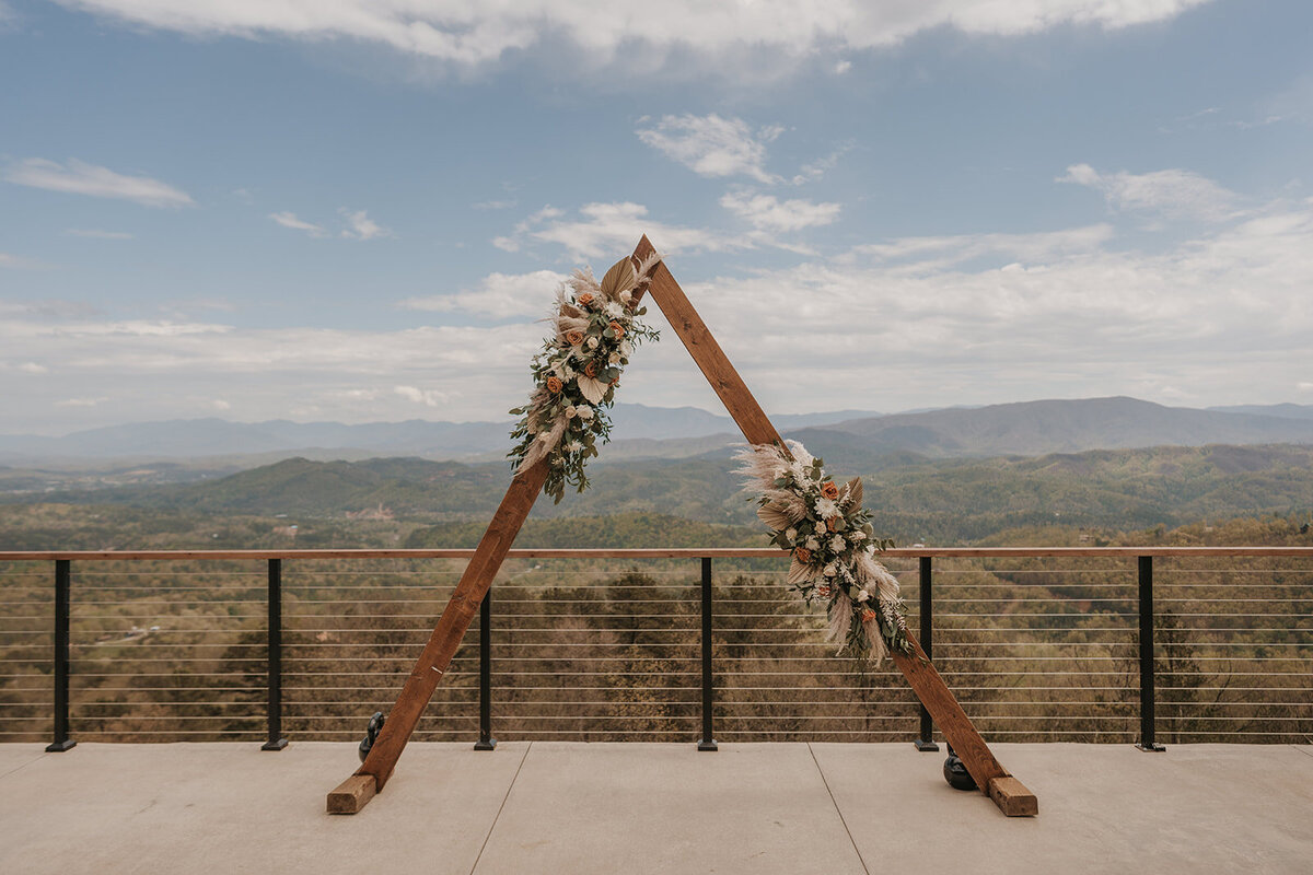 gatlinburg-tn-destination-wedding-venue-arbor-ideas-ceremony