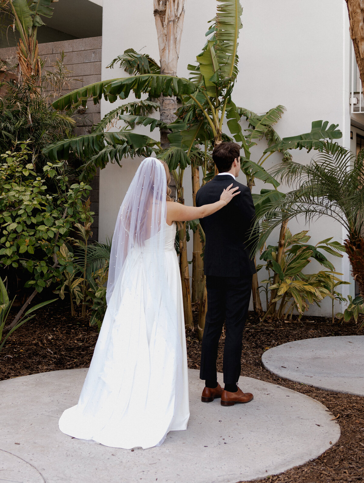 Scottsdale desert wedding venue with bride and groom photographed by Kollar Photography