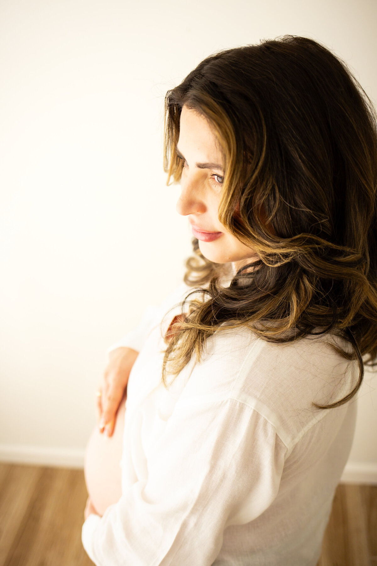 cozy-luxury-maternity-session-irvington-ny
