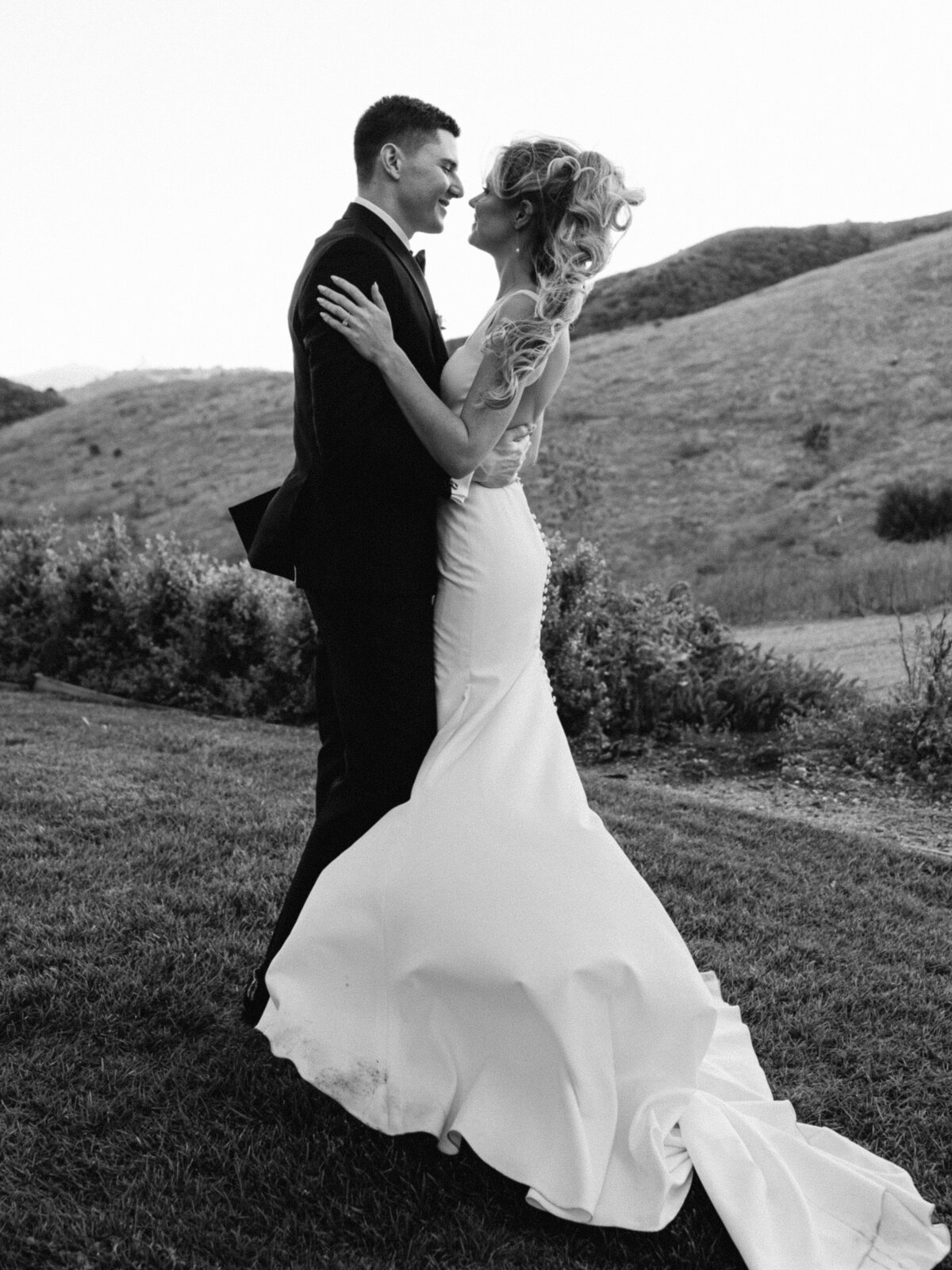 A breathtaking Destination Wedding, where Drew + Lauren exchanged vows against the backdrop at Luxury Estate in San Diego captured with a timeless, editorial eye by Michael Asmussen, an internationally recognized destination wedding photographer specializing in luxury celebrations. Explore more of Michael’s work in Orange County, Palm Springs, Los Angeles, San Diego, Tokyo Japan, Las Vegas, Seoul and beyond.