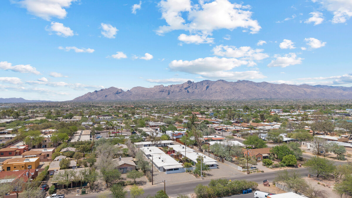 17_1527 e blacklidge dr-17