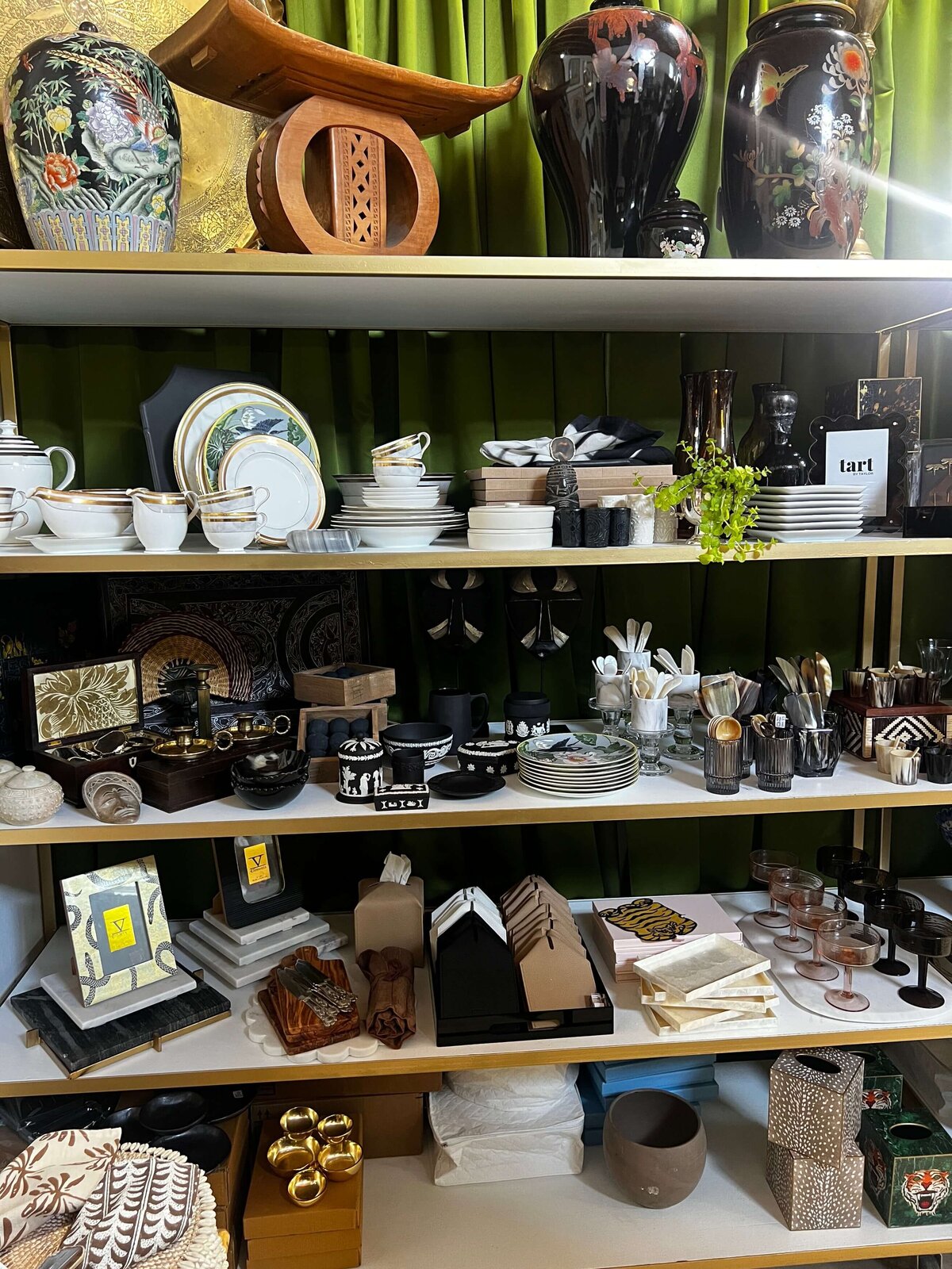 Old-Line-Markt-Poolesville-Maryland-Aix-La-Chapelle-Danielle-Couick-Ghost-Host-Magnolia-Bluebird61