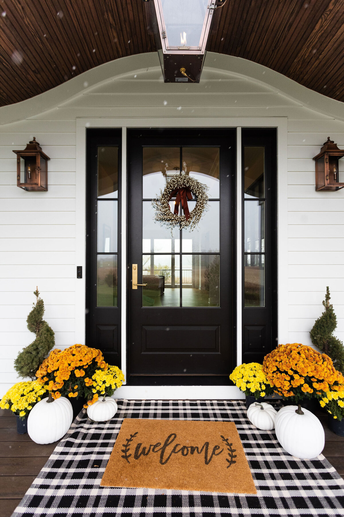 alma-homes-lake-minnetonka-builder-black-front-door-design