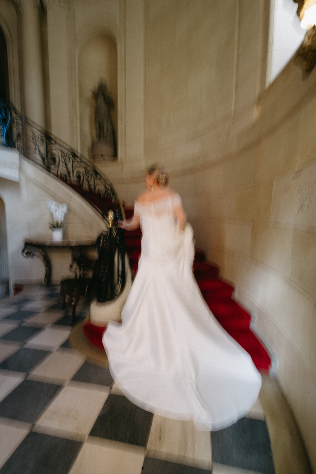 Meridian-House-DC-Wedding-Romantic-Staircase