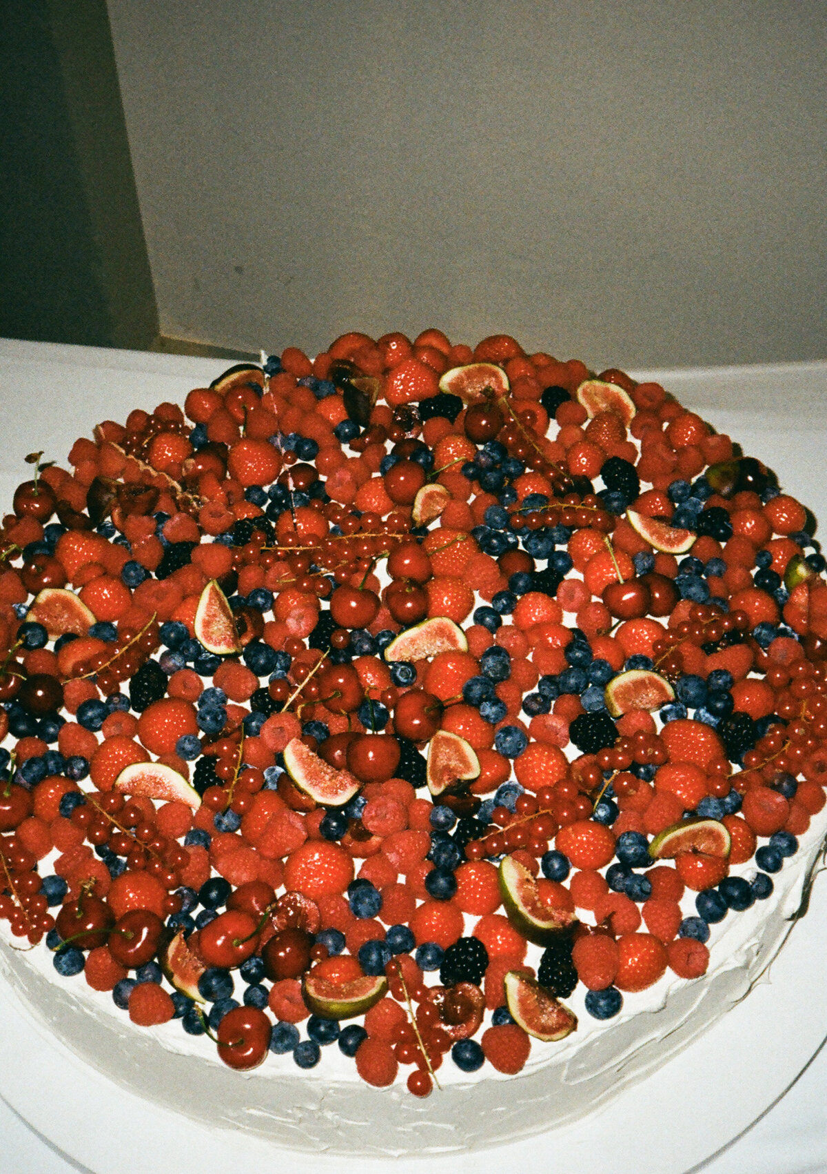 Beerentorte – festliche Hochzeitstorte im Palast Hohenems.

