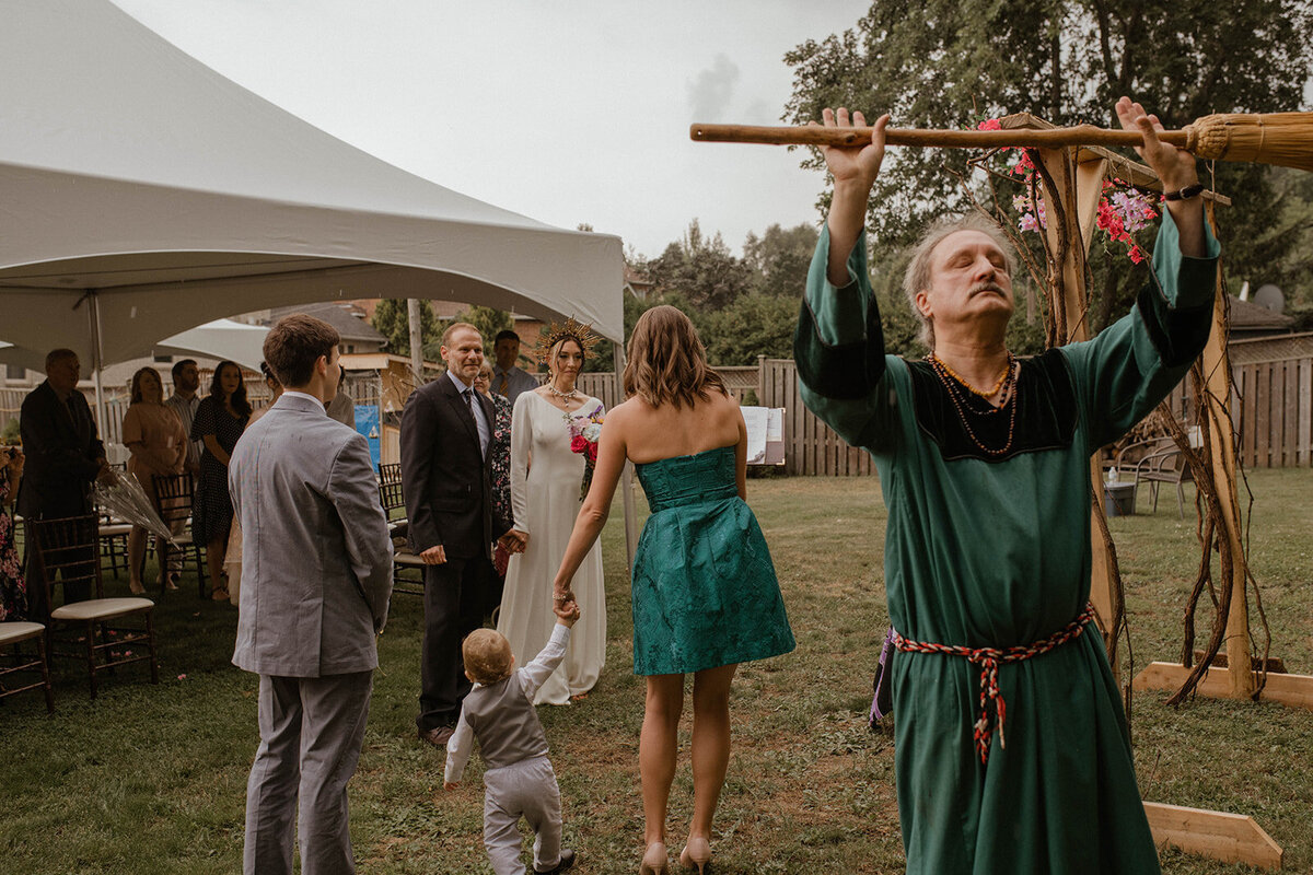 A--wiccan-backyard-wedding-intimate-ceremony-09