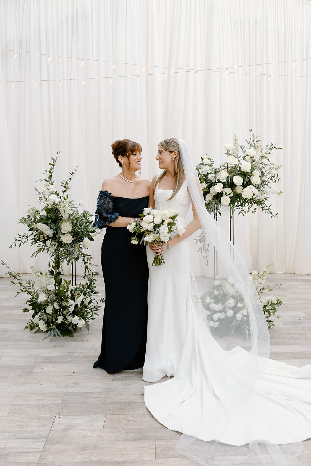 Emily-and-Ryans-luxury-wedding-day-at-Chicago-Illuminating-Company-120_websize