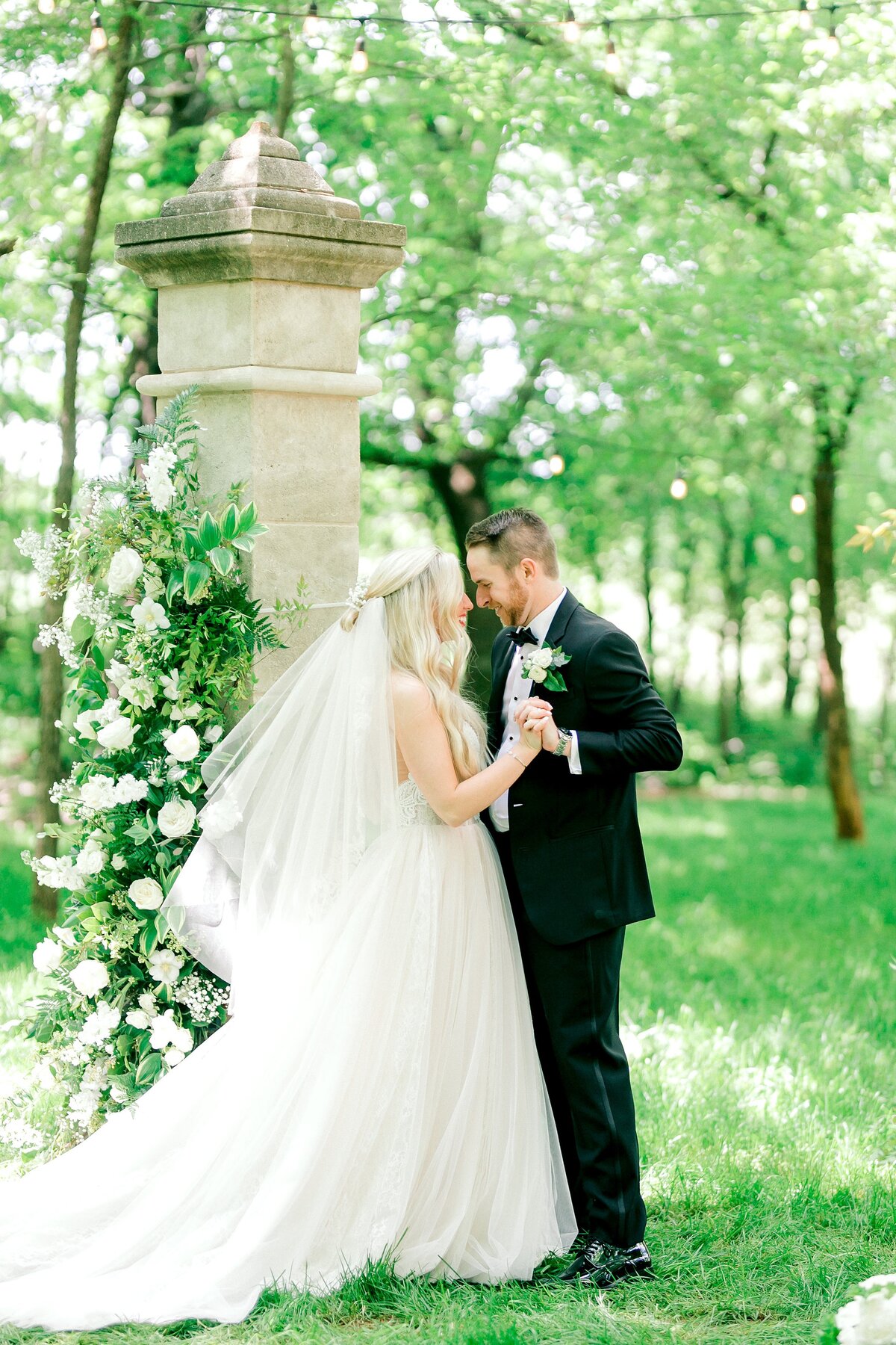 Michelle-and-Michael-Wedding-Day-by-Emily-Nicole-Photo-249