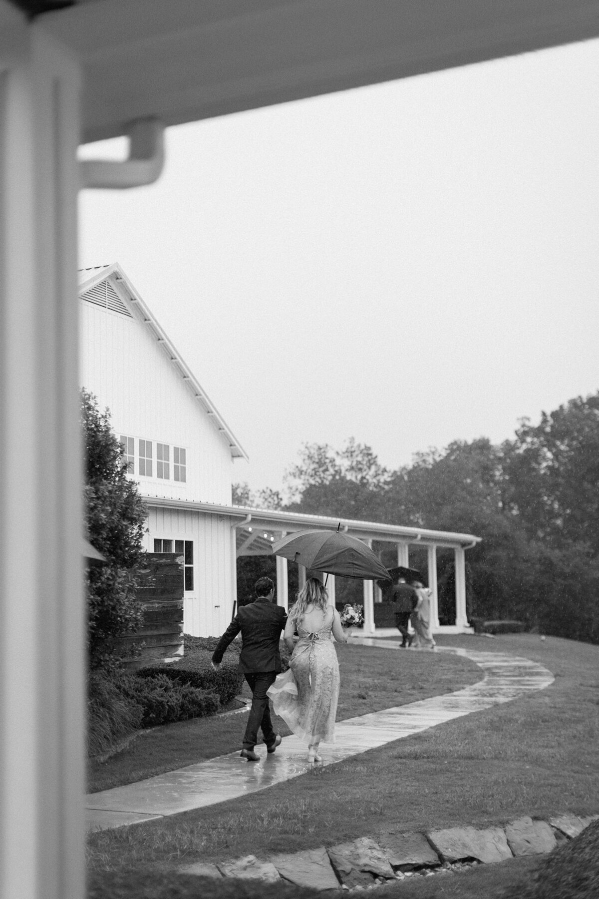 DanielleandAaronTheFarmhouseKristinNicholePhotography78