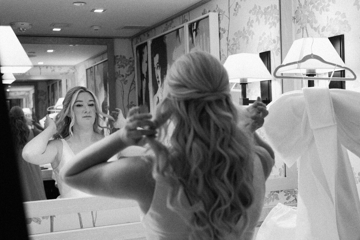 bride-final-check-mirror-aspen-HBICWeddings