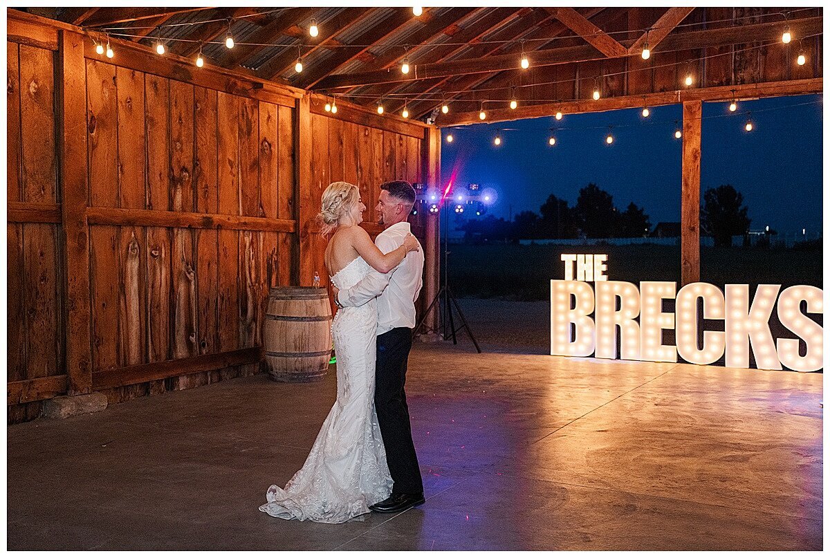 the-white-barn-wedding-reception