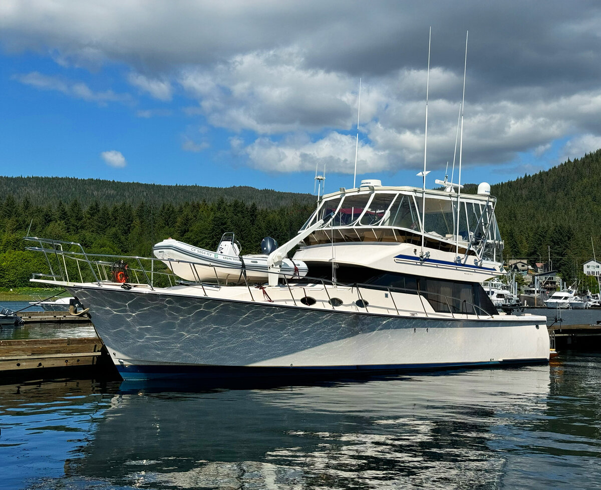 motor-yacht-sir-reel-in-auke-bay-near-juneau-alaska