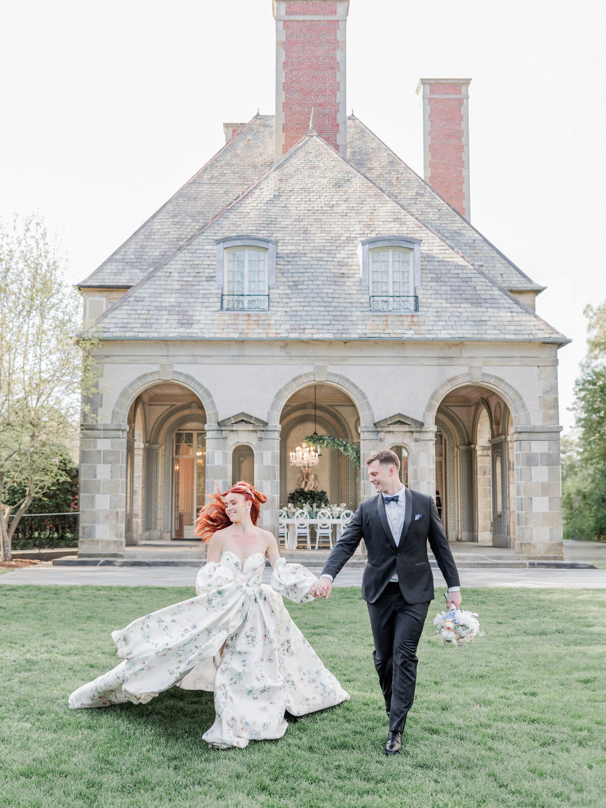 brittany-graf-photography-glen-manor-house-portsmouth-ri-newport-bride-groom-mansion-garden-ceremony-grand-staircase-25
