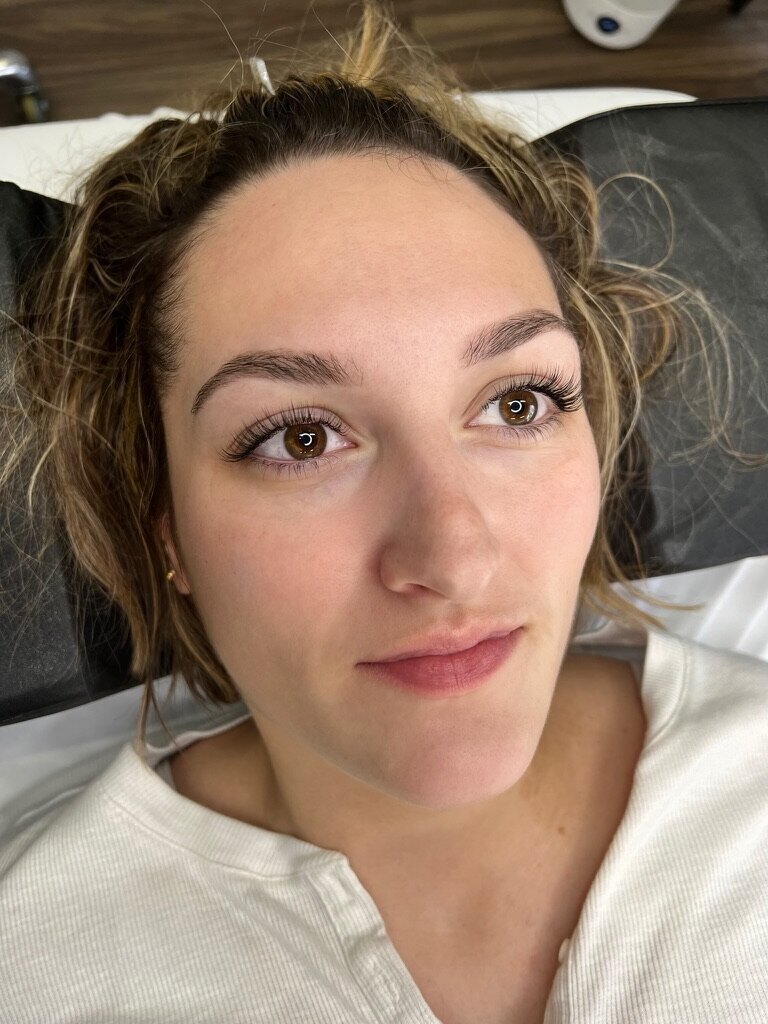 Woman with brown eyes has lash extensions
