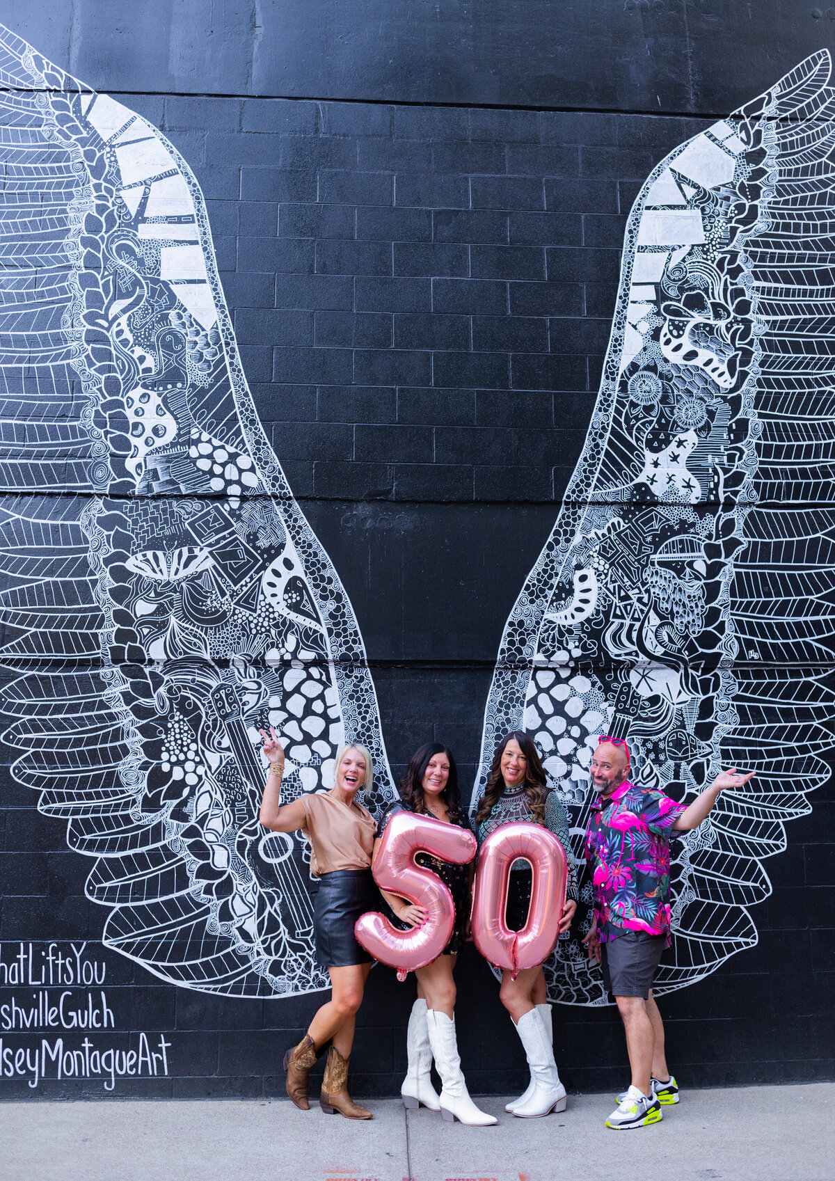 Photowalk nashville, bachelorette activity nashville, nashville bachelorette, nash bash, nashville bachelorette activity, nashville experiences, nashville, nashville birthday activity, nashville tour, nashville murals
