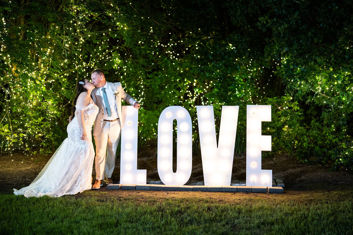 Southern Oaks love sign