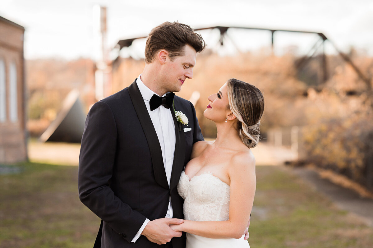 wedding pictures behind the pump house rivers of steel wedding