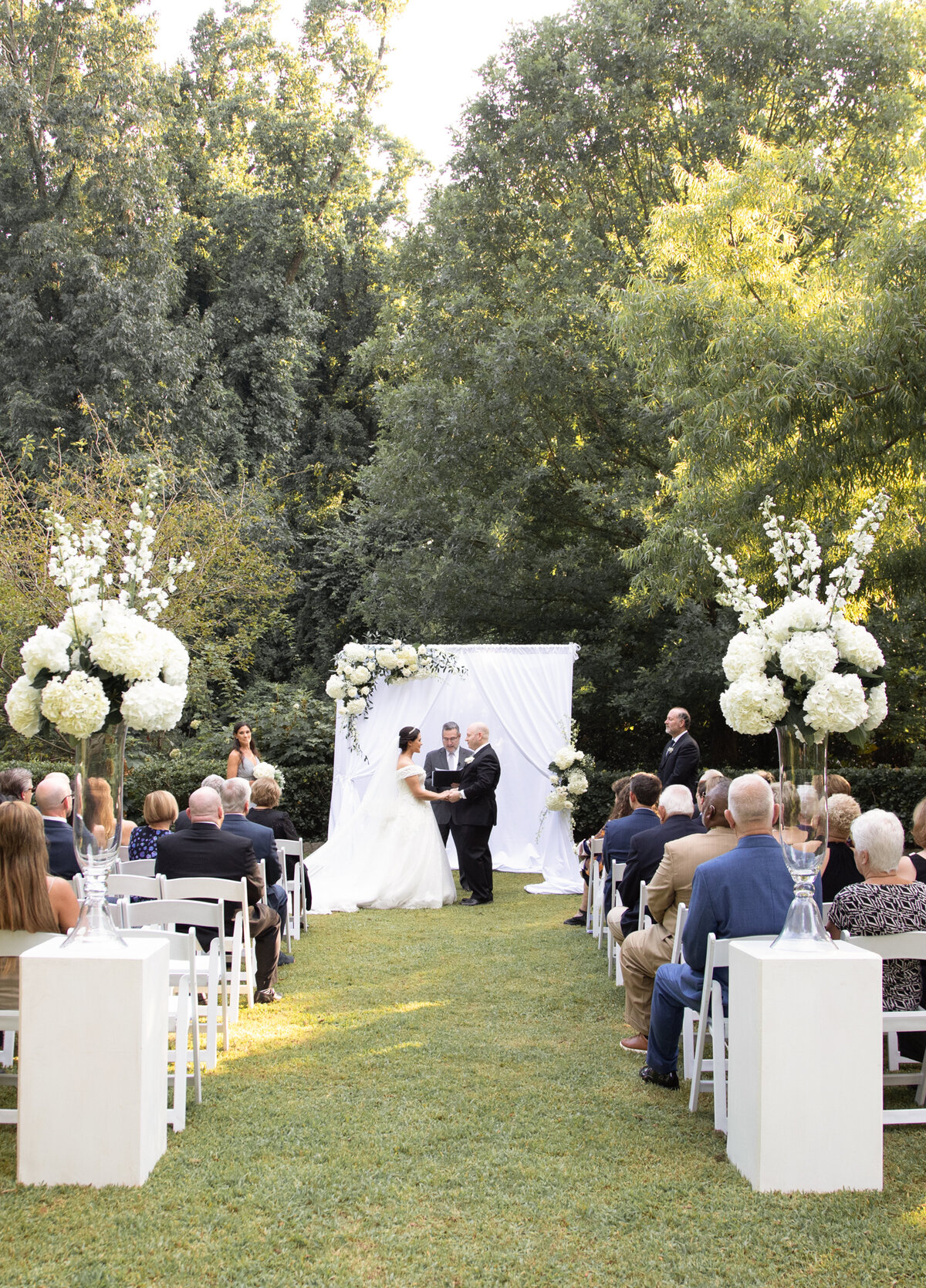 outdoor-wedding-ceremony-wide-view-callanwolde-fine-arts-center