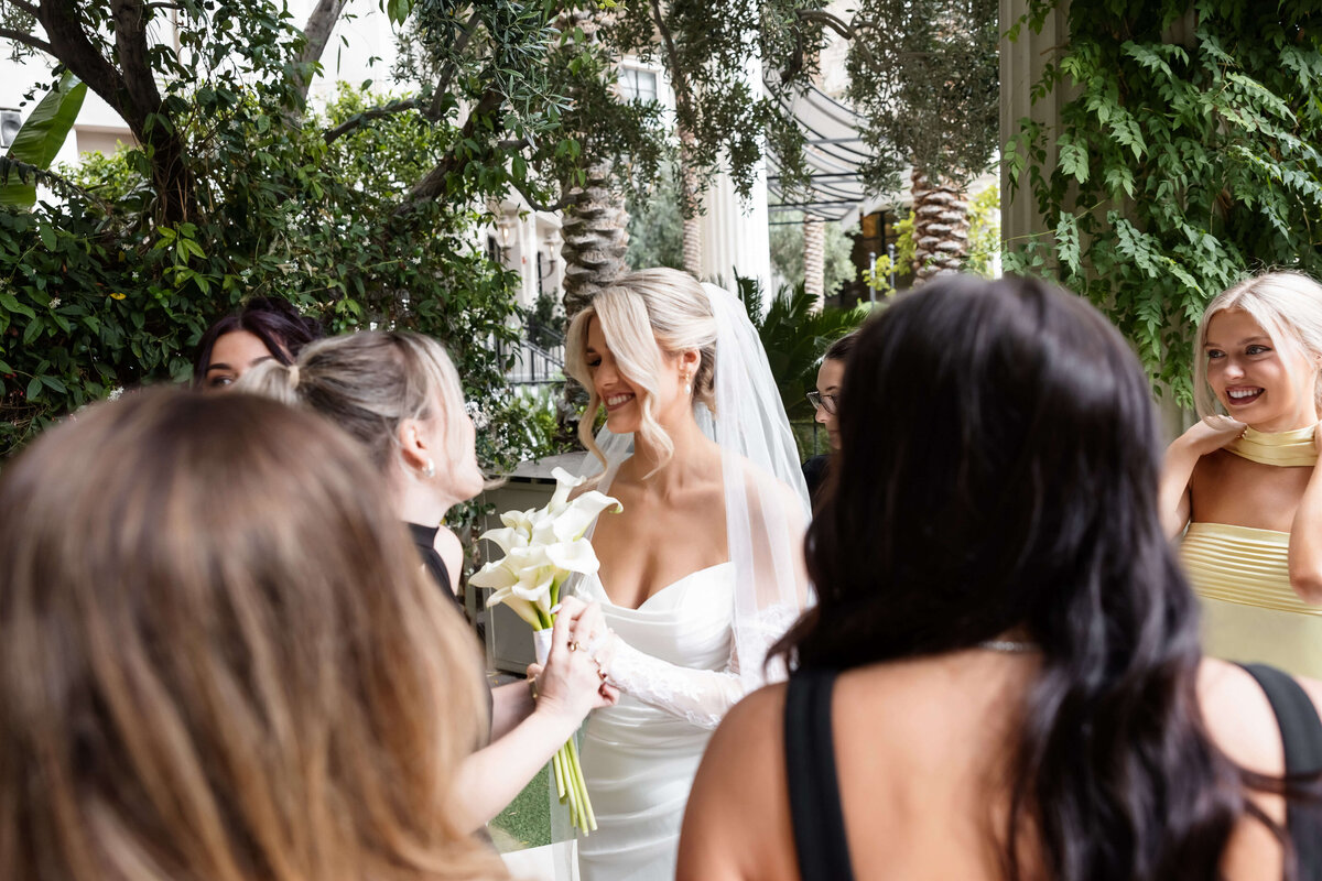 34_riskyexposure_maddie-noah_las-vegas-elopement-photography
