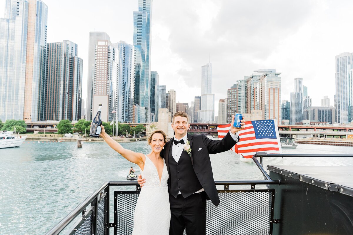 rempel-photography-chicago-wedding-photography-bright-colorful-timeless-fun-river-roast-wedding-photos-boat-cocktail-hour-on-the-chicago-river_0214