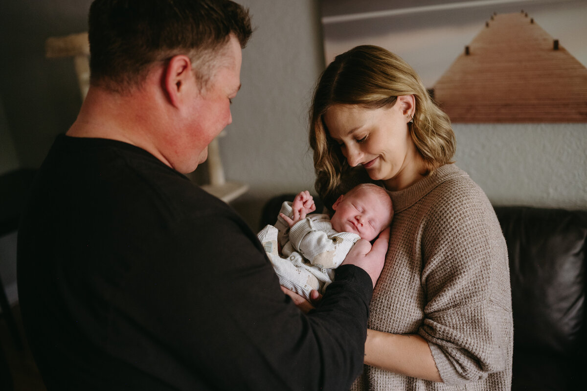 inhome-newborn-session-yqr-1-93