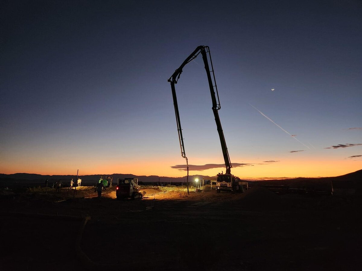 MEET US_dawn concrete pour