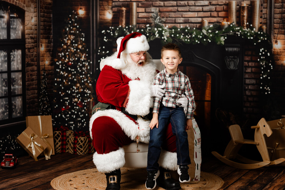Best NWA holiday photographer, holiday portraits near me, Northwest Arkansas holiday photography, NW Arkansas holiday photos, NWA santa photos