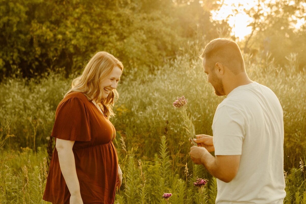 midwest-maternity-wildflower-session-5