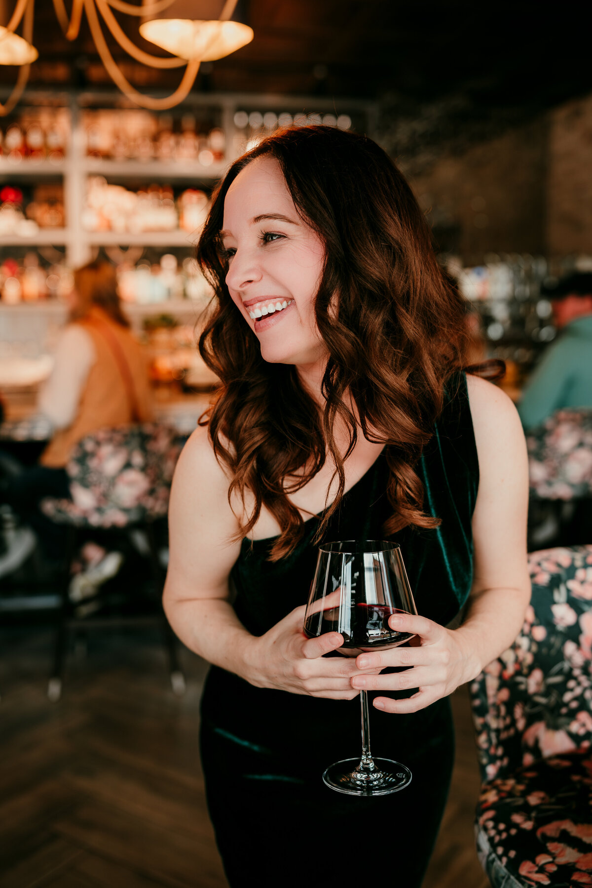 A natural light dating profile photo of a classy woman in Minneapolis, capturing her authentic and polished look.