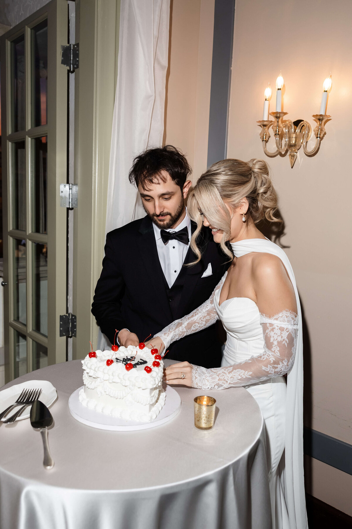 95_riskyexposure_maddie-noah_las-vegas-elopement-photography