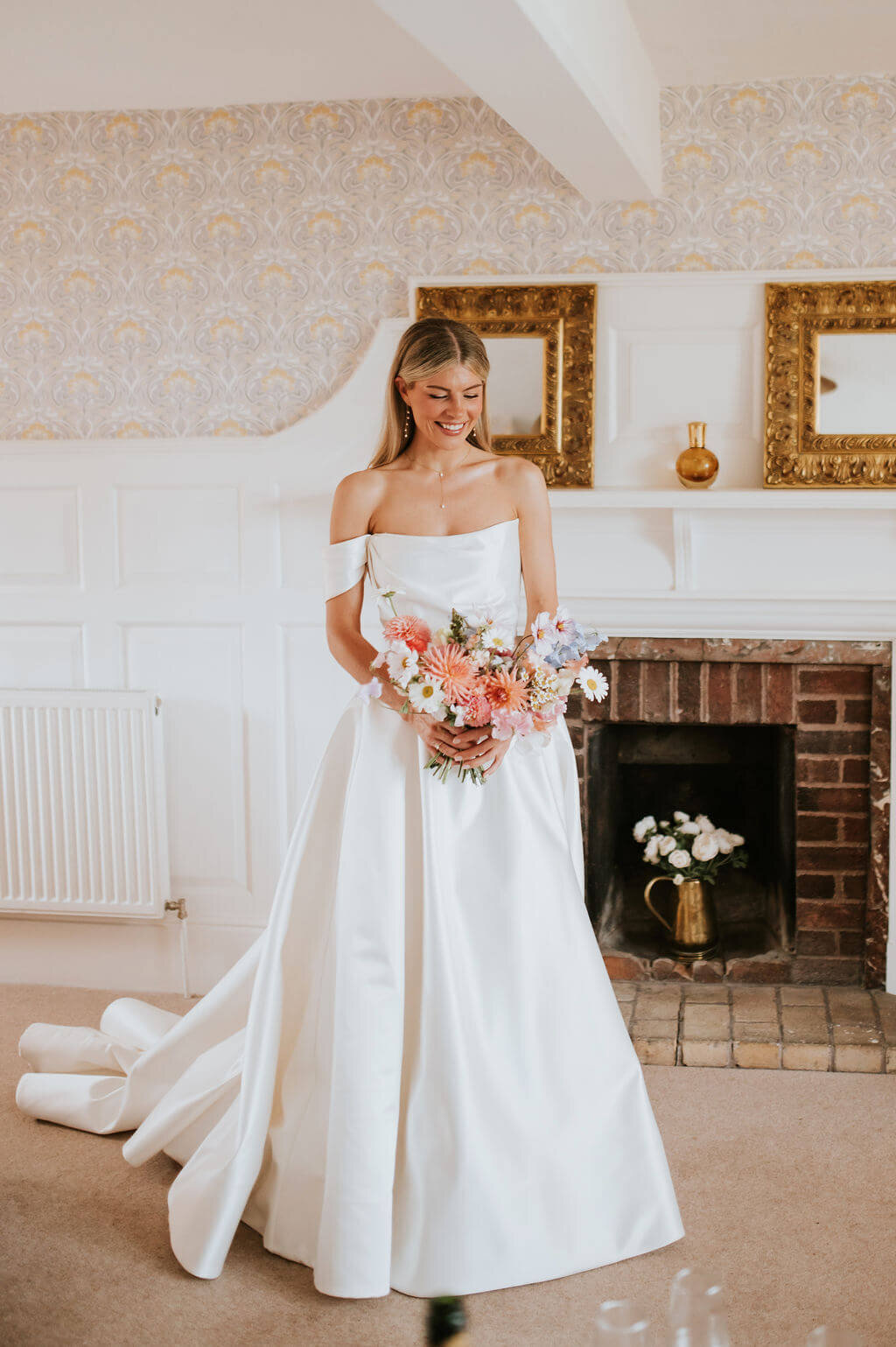 Issy-and-Bella-Floral-Design-Wedding-Florist-Herefordshire-Broadfield-Court-j&N27