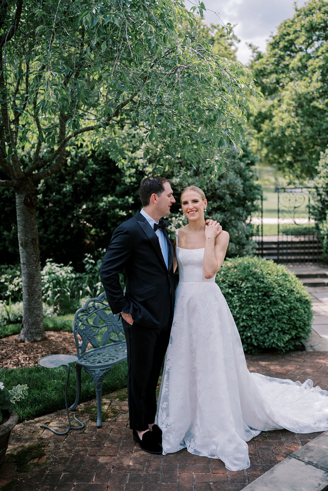 KathleenRob5-3-25GlenstoneGardenVA-VickiGraftonPhotography-293