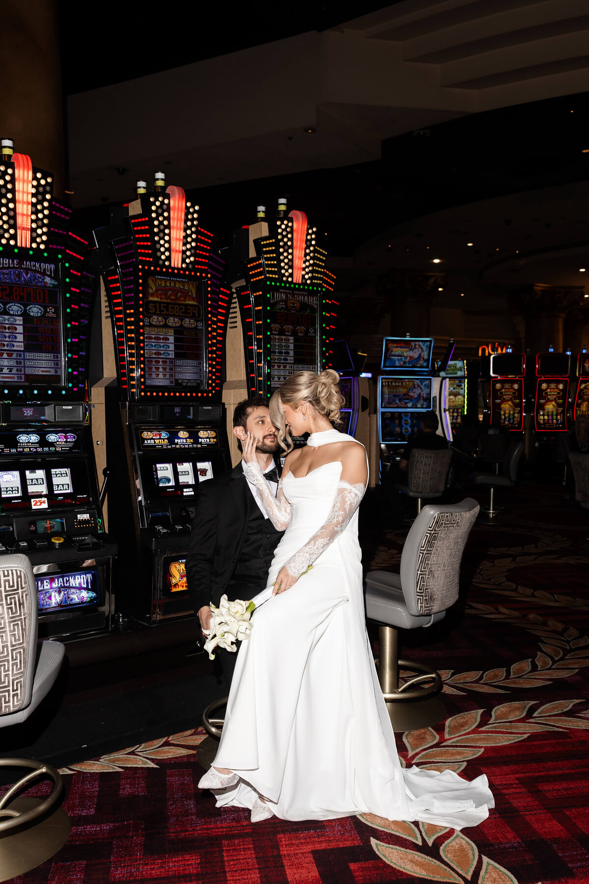 60_riskyexposure_maddie-noah_las-vegas-elopement-photography