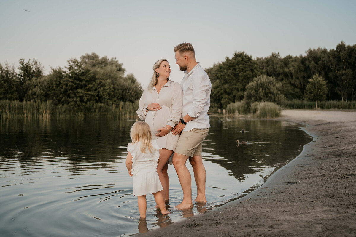 leukfotografie-vader en dochtershoot-twiske-buiten-5