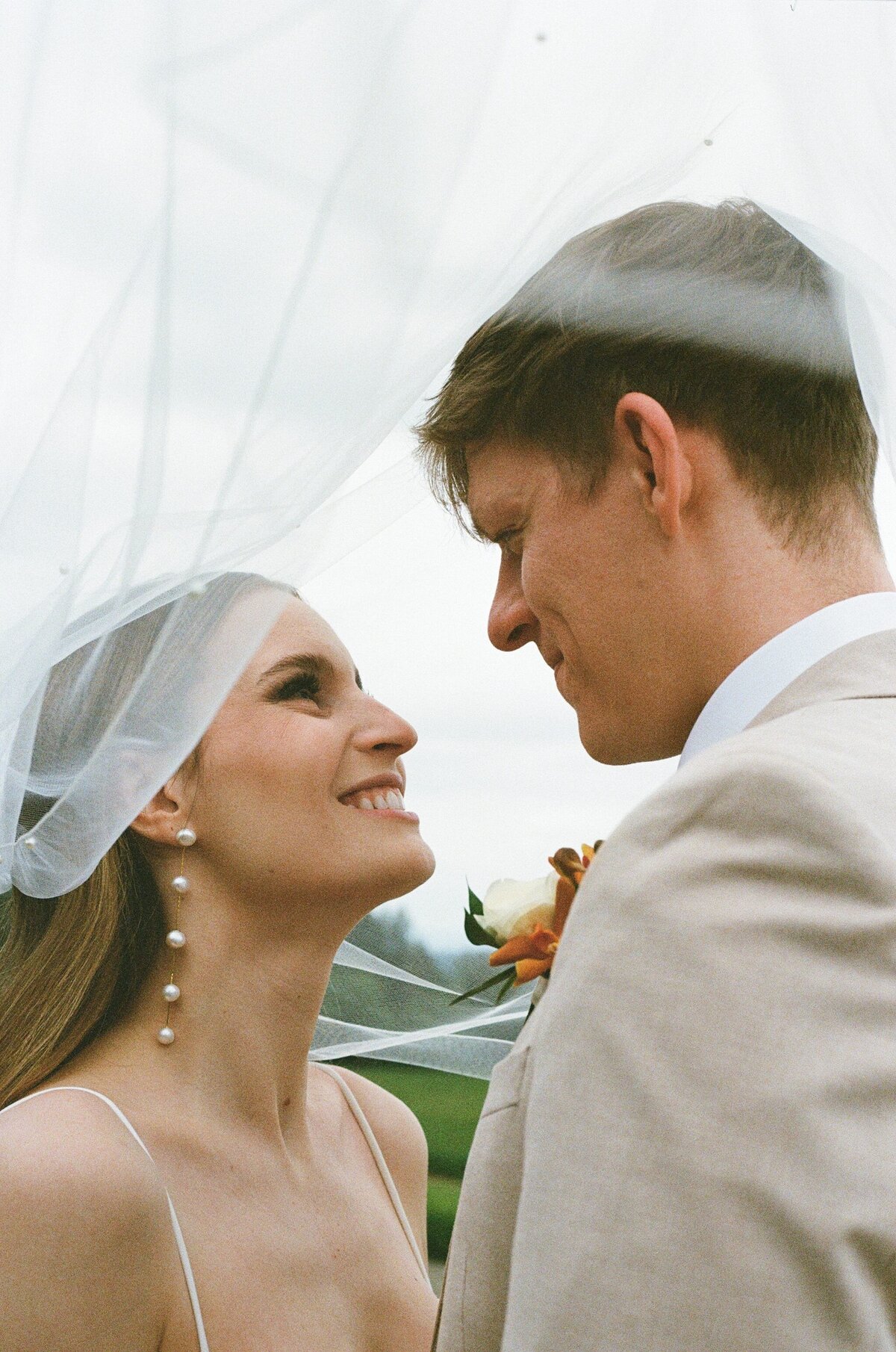Mimi-Zach-Wedding-Skamania-Lodge-35mm-Film-Photos10