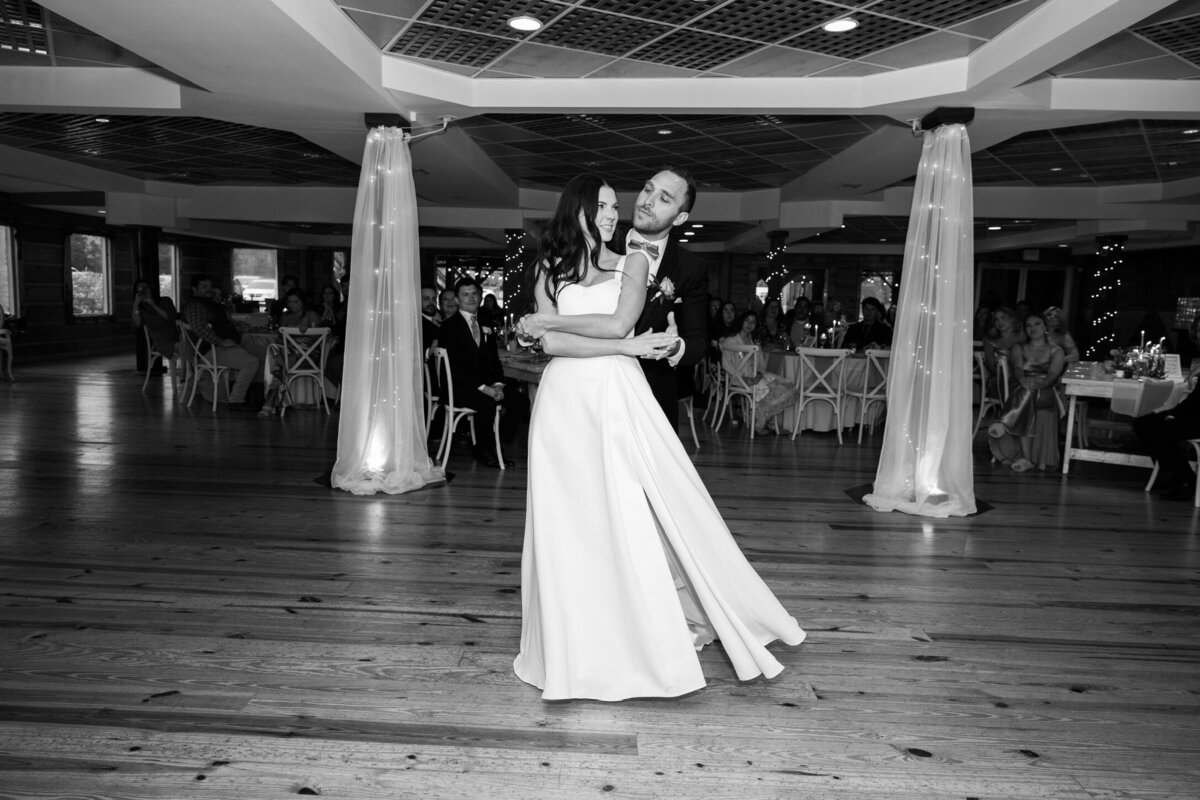 Wedding couples traditional dance