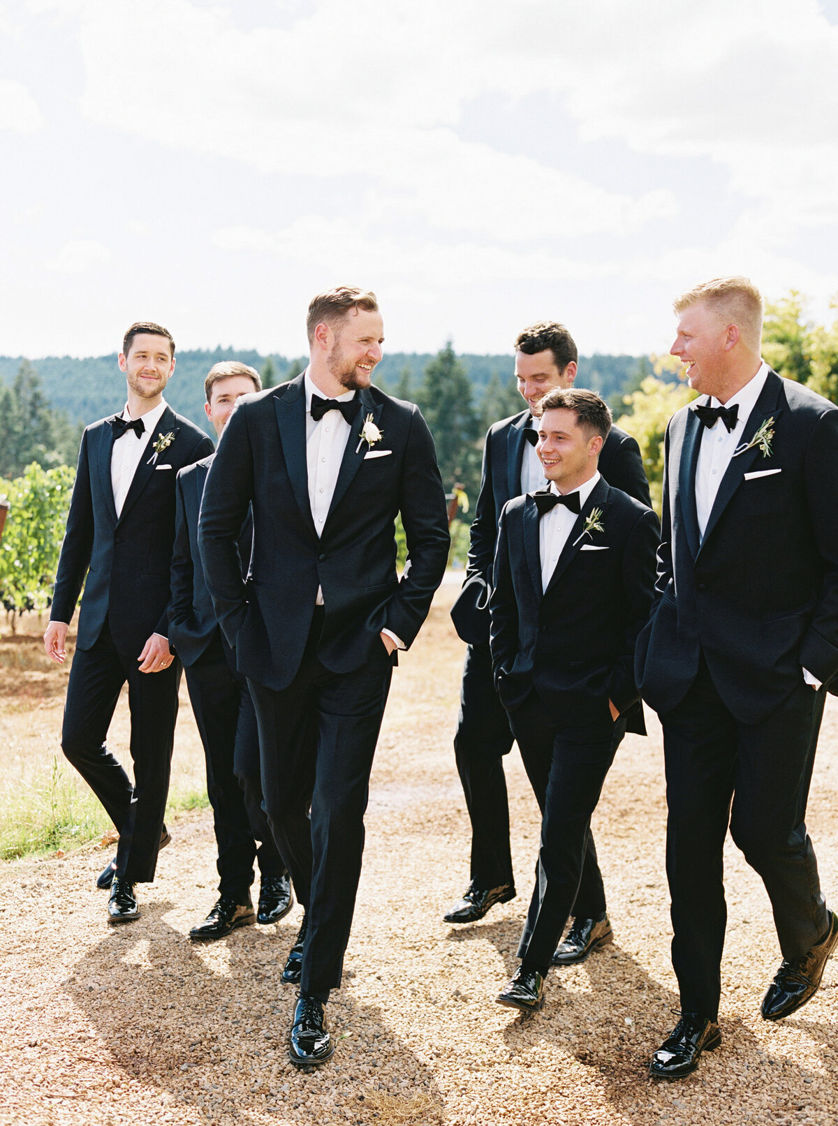 wedding-at-black-walnut-inn-and-vineyard-photography-by-the-tenneys-23