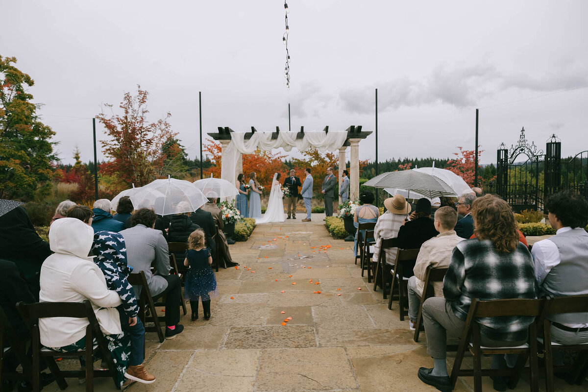 Outdoor wedding ceremony at the Chateau De Lis in Oregon.