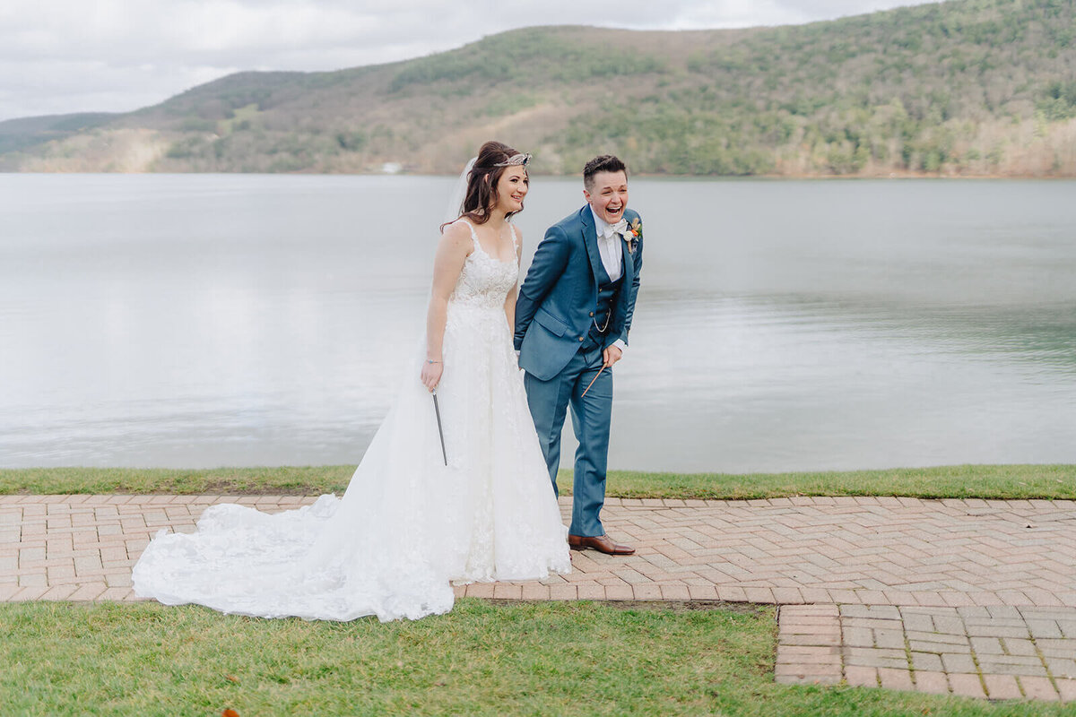 Couples wedding day pictures at Otsego Lake