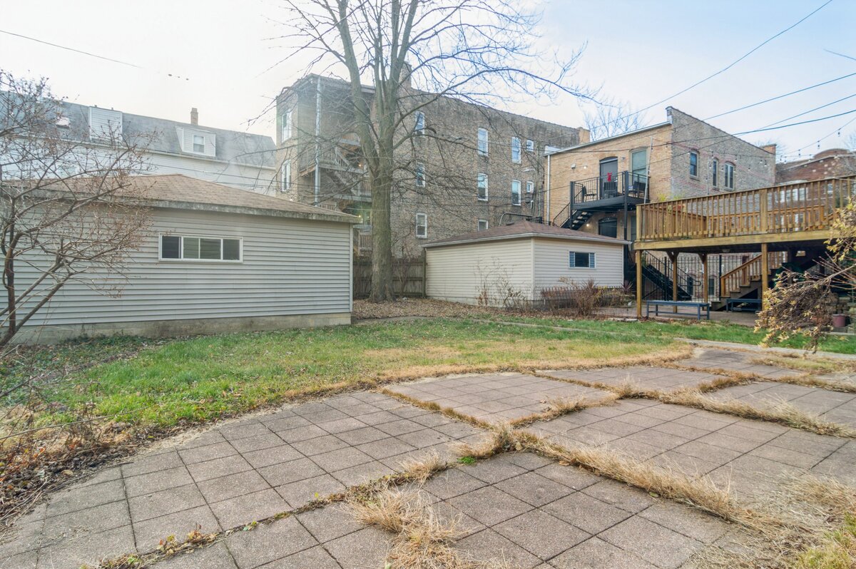 41 - Backyard