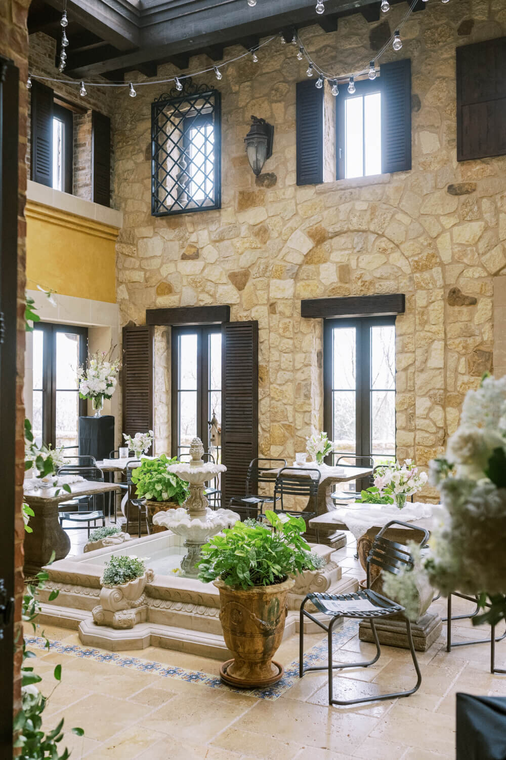 indoor-courtyard-looks-like-italy