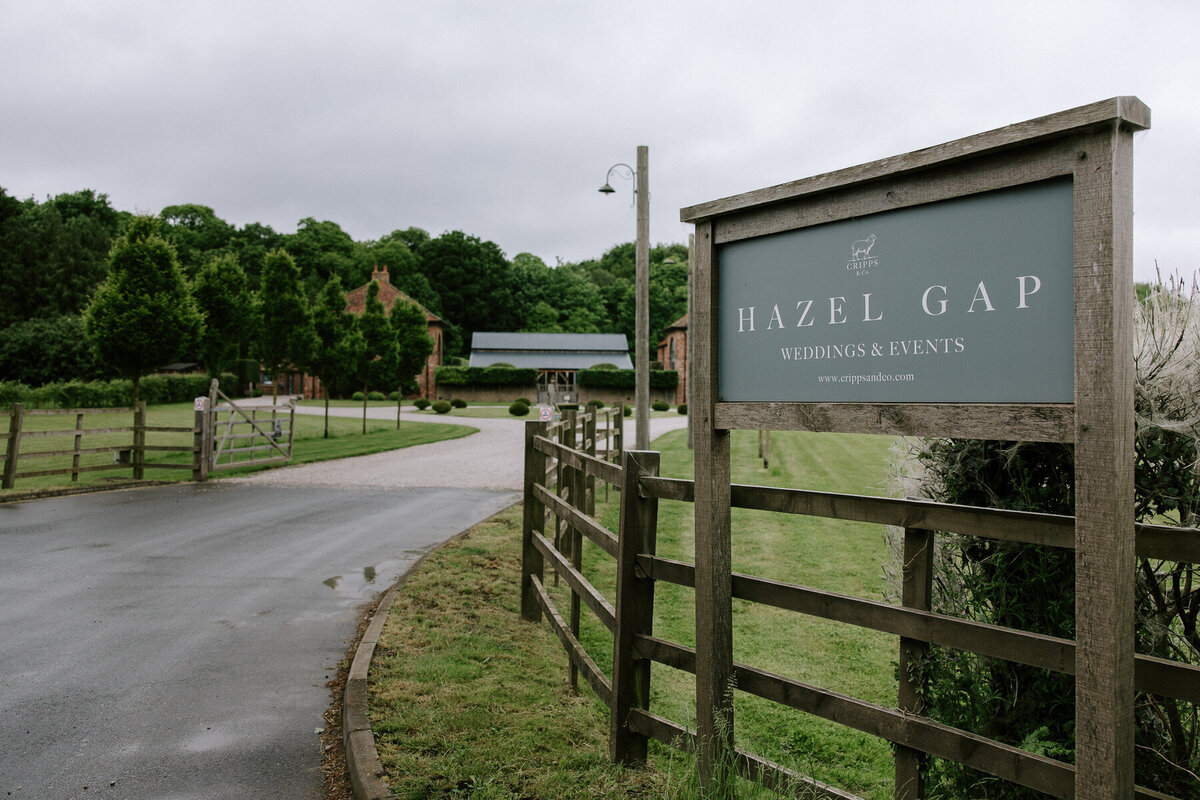 0013Sophie & Ross - Hazel Gap Barn - Dan Tomkins Photography-1
