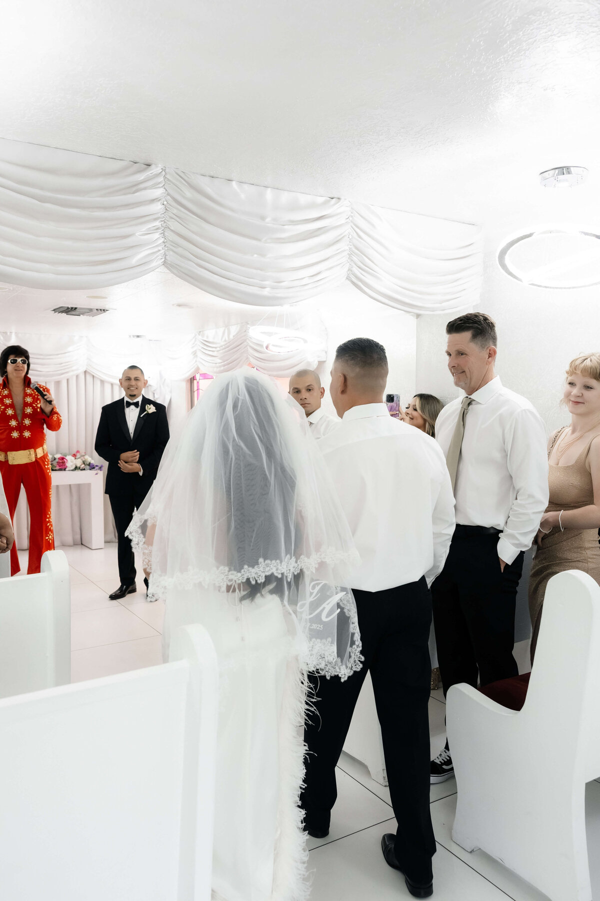 10_riskyexposure_las-vegas-elopement-photography