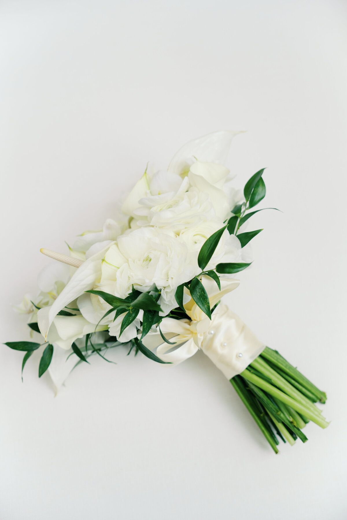 Classic White Floral Wedding at Sapphire Creek Winery in Chagrin Falls Ohio-2