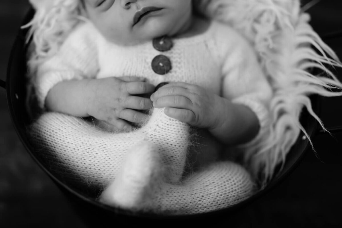 newborn-photography-session-bloomington-normal-illinois-16