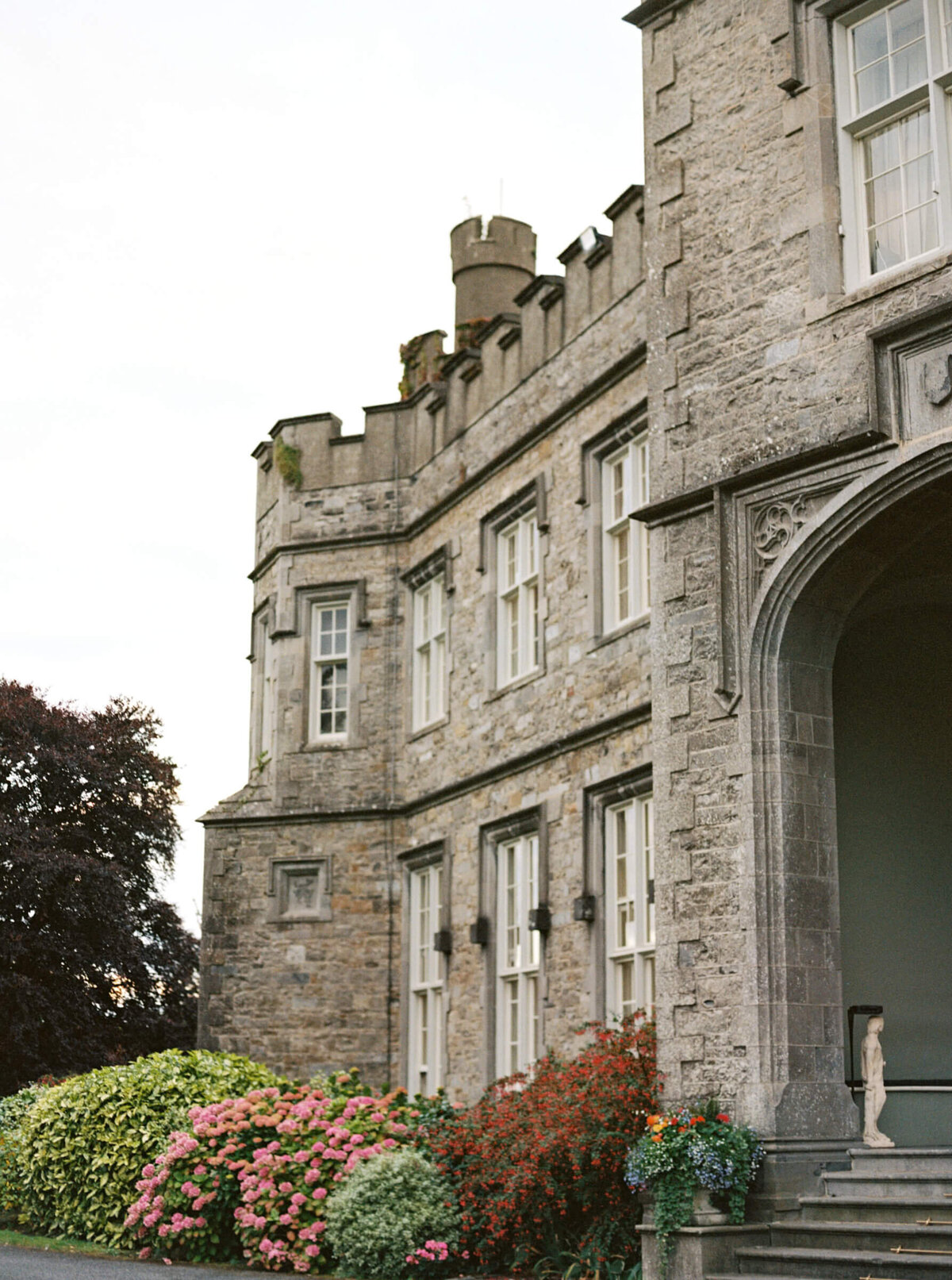 A wedding photo showing the wedding venue Luttrellstown Castle