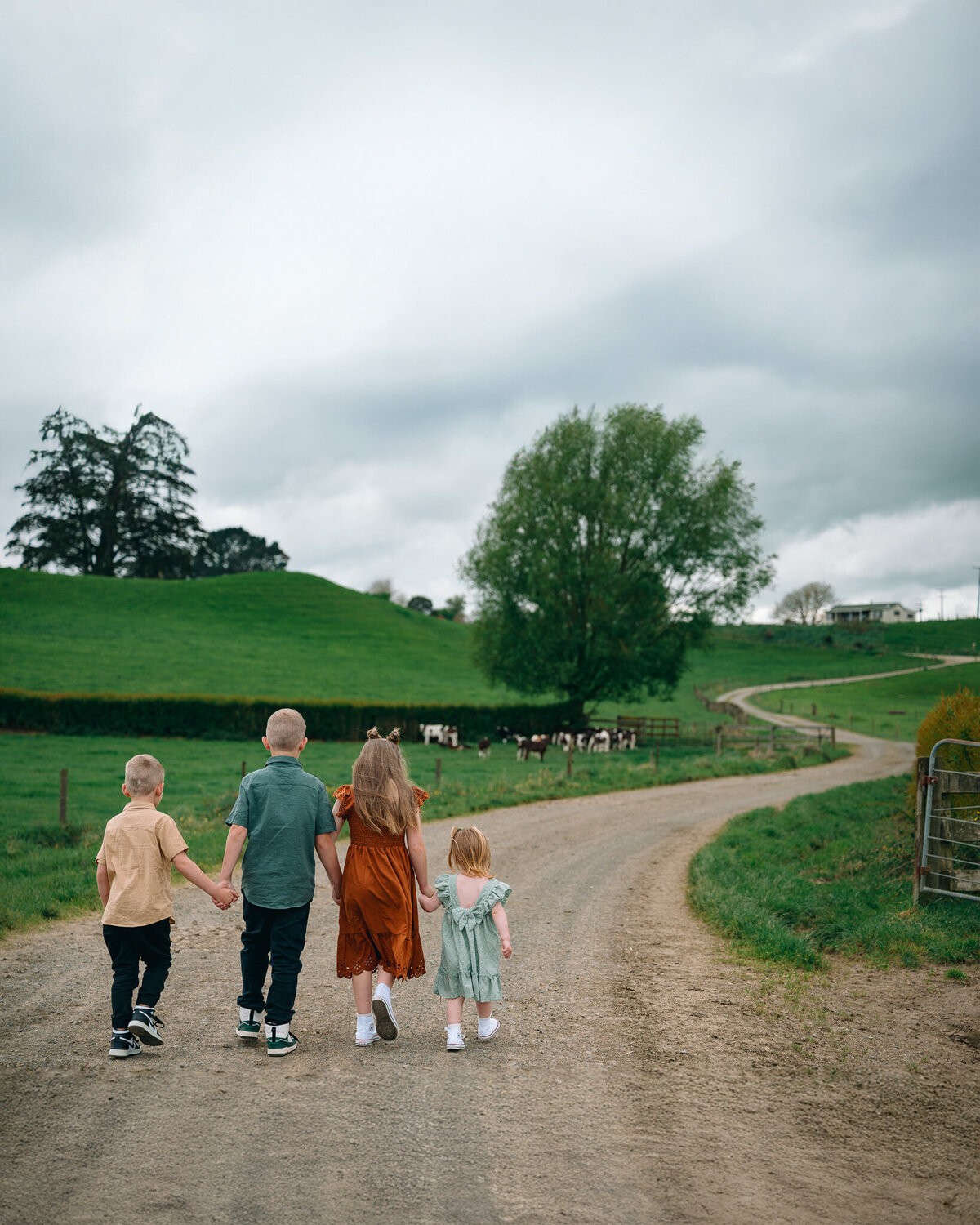 Barn photograph 5 siblings-1-2