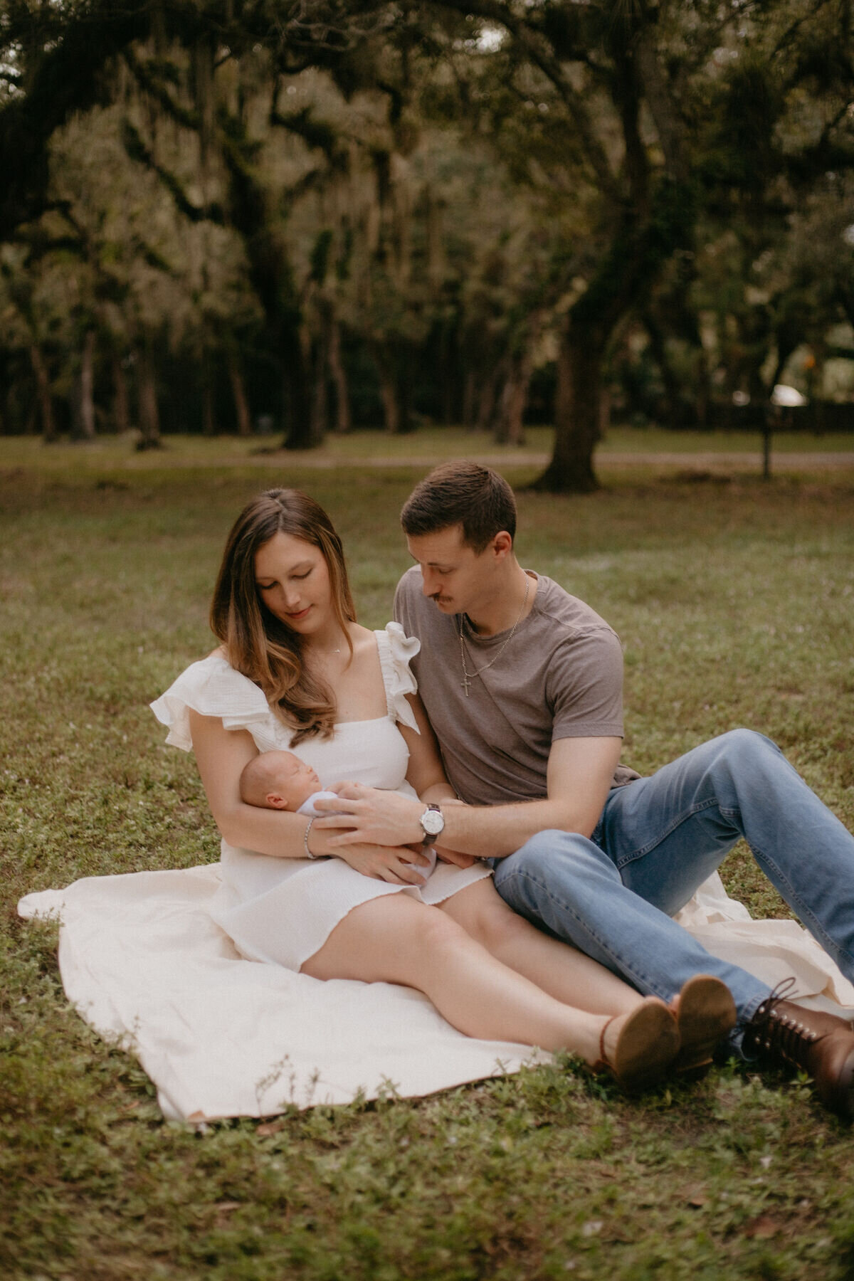 outdoor-newborn-photoshoot-9